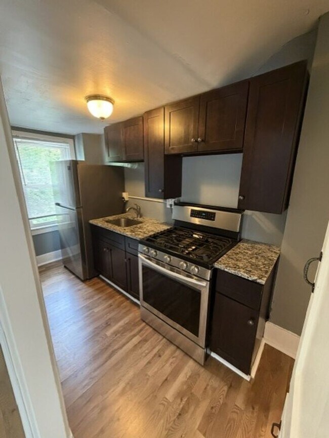 Building Photo - 256 Mabrick Ave