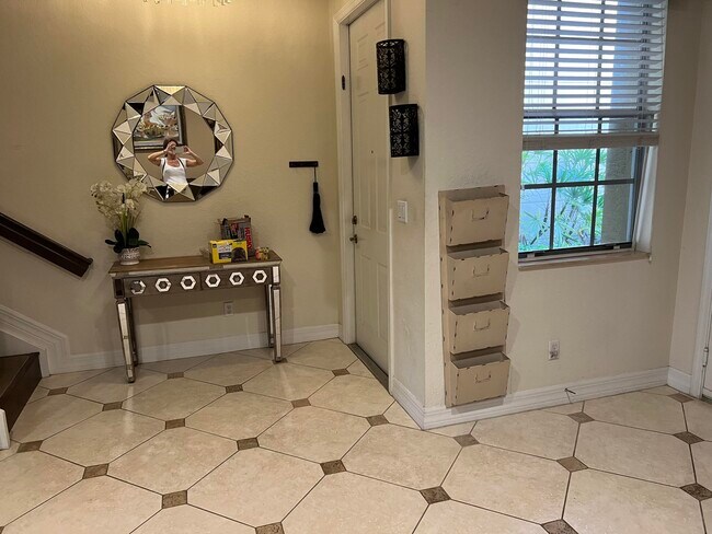 Building Photo - 4991 Bonsai Cir