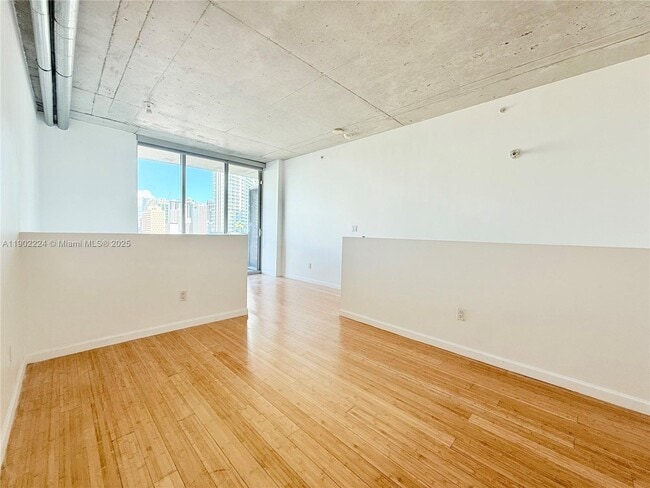 Building Photo - 690 SW 1st Ct