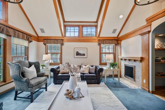 Building Photo - 5160 N Kent Ave