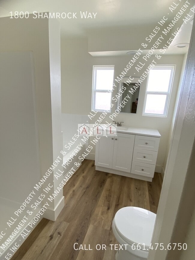 Building Photo - 1800 Shamrock Wy