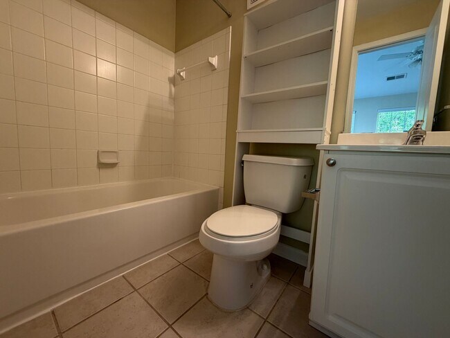 Building Photo - 1615 Elmwood Ct