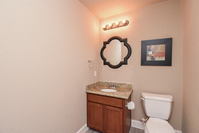 Building Photo - 16915 Locust Springs Dr