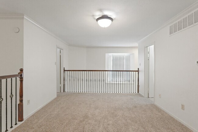 Building Photo - 2800 Jeanetta St