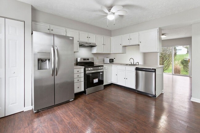 Building Photo - 122 Manor View Dr