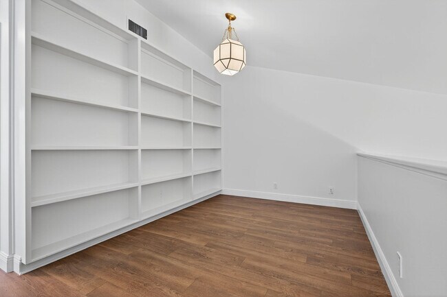 Building Photo - 11352 Briarwood Pl