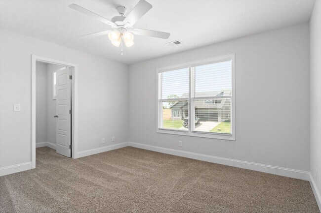 Building Photo - Pet Friendly Three Bedroom!