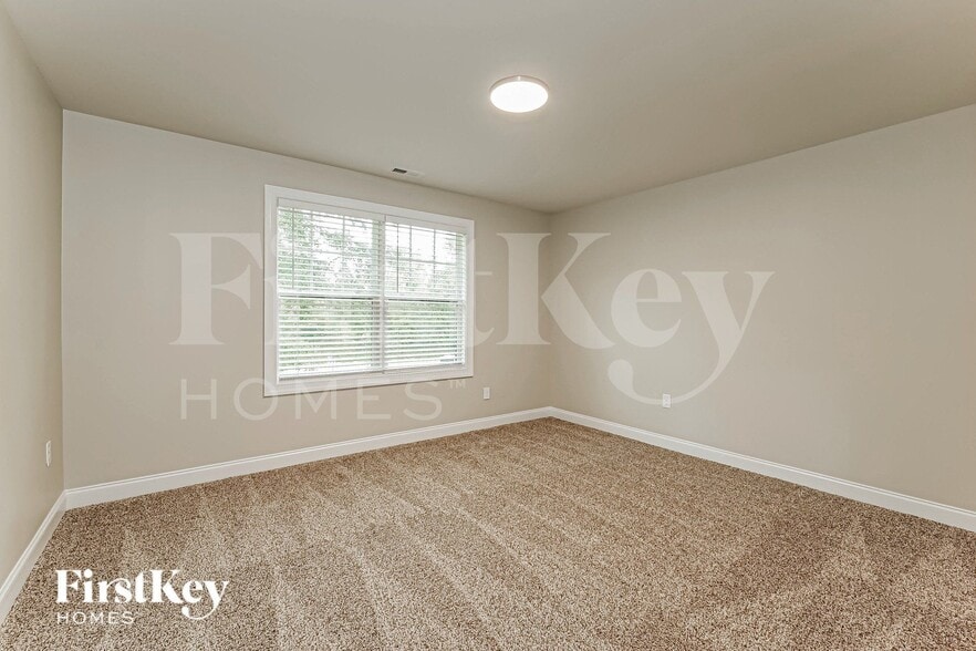 Building Photo - 2121 Ledford Rd