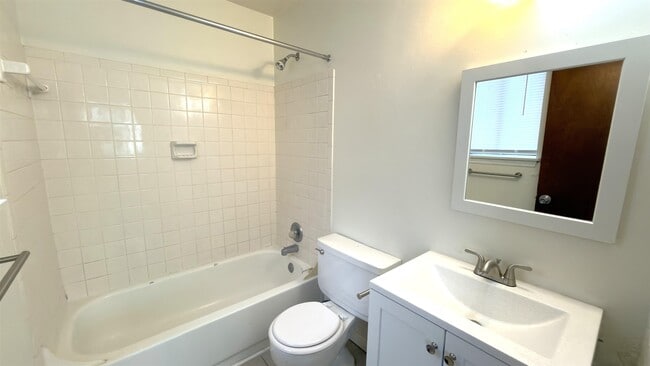 Building Photo - 1315 Airport Dr