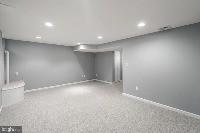 Building Photo - 73 Crickhollow Ct