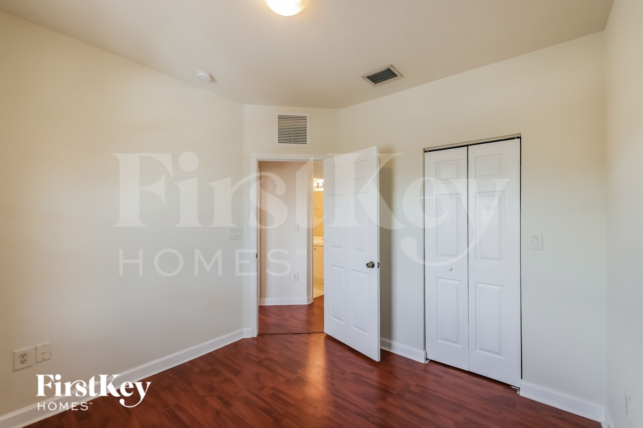 Building Photo - 1490 NE 33rd Rd