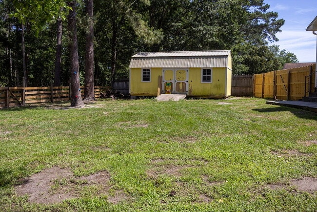Building Photo - 3 bedrooms, Fenced in backyard, 12x24 shed, NO breed restrictions!