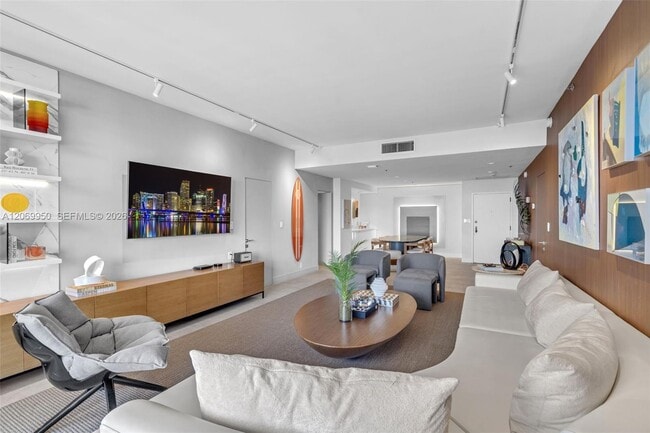 Building Photo - 251 Crandon Blvd