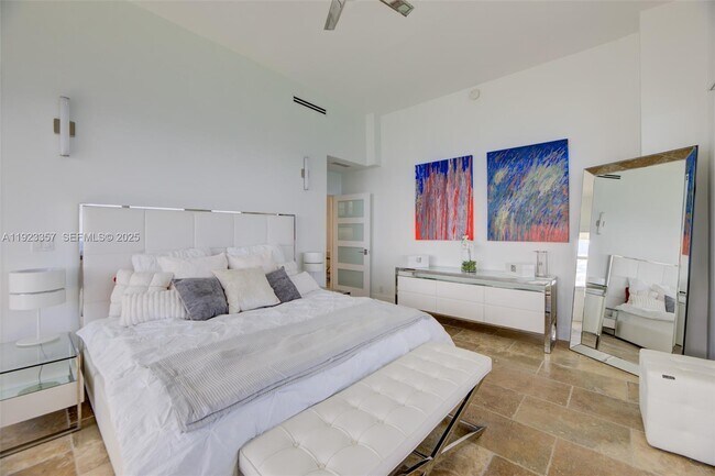 Building Photo - 3725 S Ocean Dr