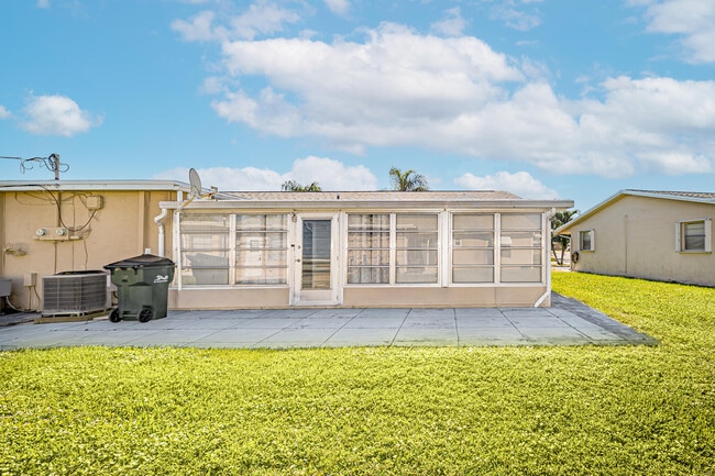 Building Photo - 2734 Ponce De Leon Blvd