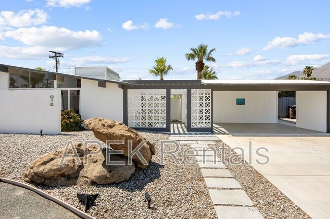 Building Photo - 915 E Racquet Club Rd