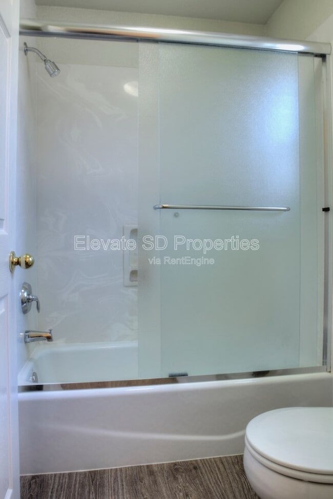 Building Photo - 2854 Grove Way