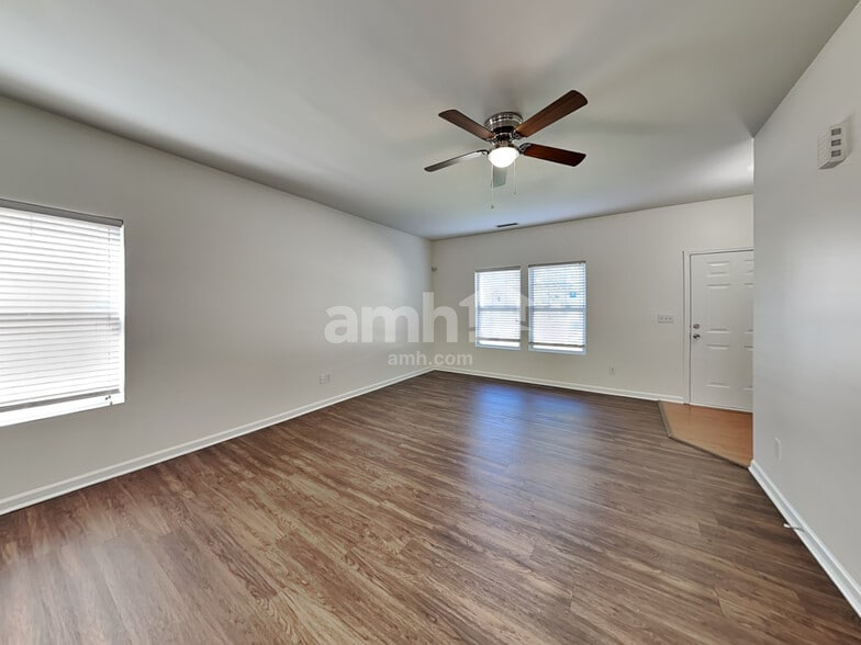 Building Photo - 10216 Daniel Dwayne Dr