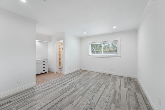 Building Photo - 16906 Rolling Acres Dr