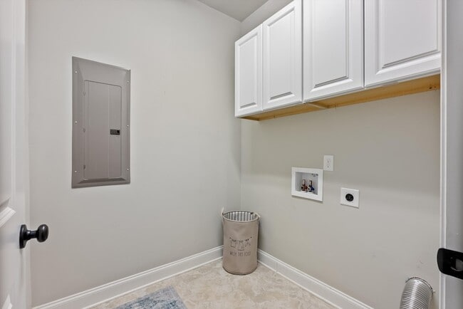 Building Photo - 250 Tanglewood Ln