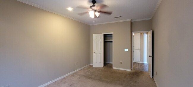 Building Photo - 22 River Run Dr