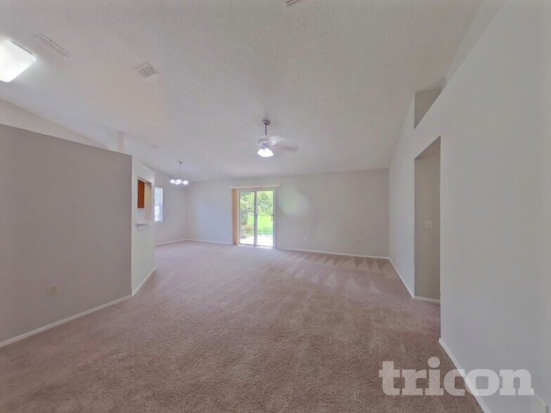 Building Photo - 635 Charles Pinckney St