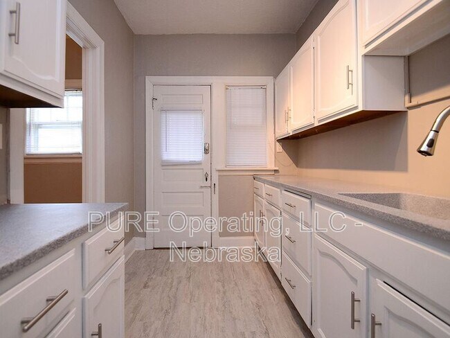 Building Photo - 406 N 49th St