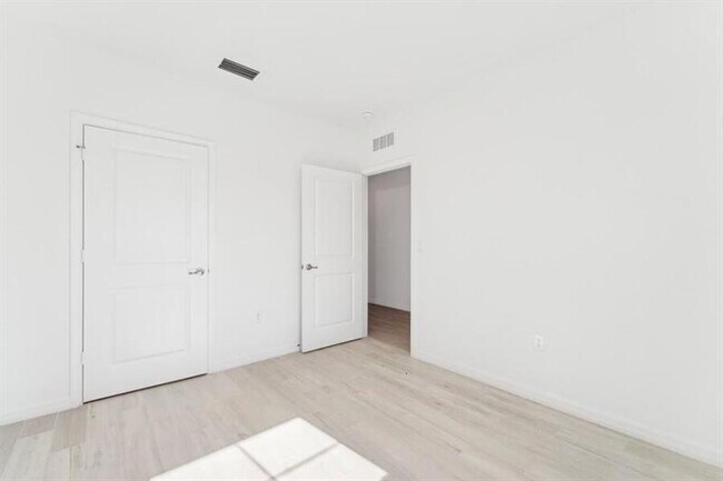 Building Photo - 5085 Armina Pl