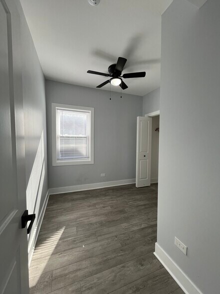 Building Photo - 5033 W Wabansia Ave