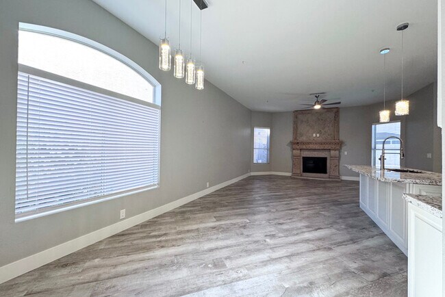 Building Photo - 3Bed/2.5 Ba House in Gated Community in No...