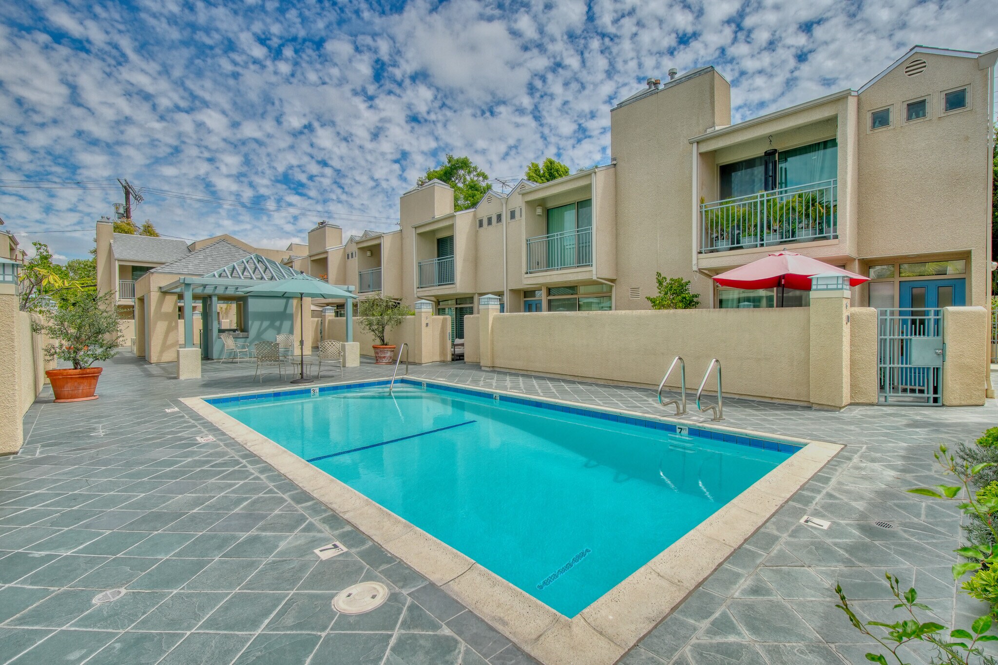 Building Photo - 14101 Dickens St