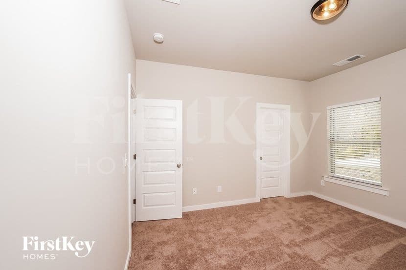 Building Photo - 1325 Brookhaven Dr