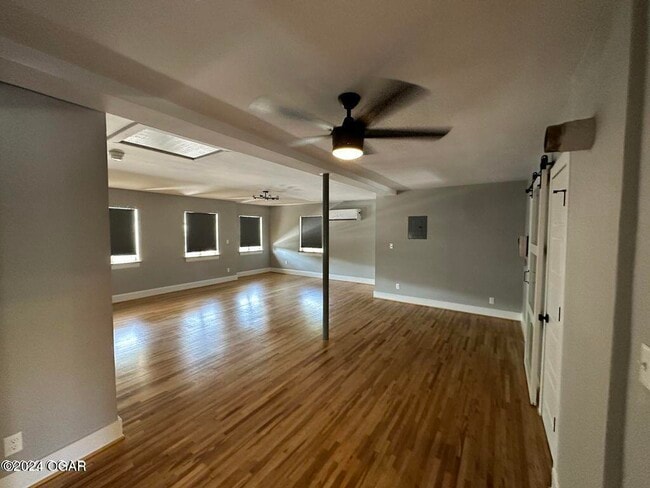 Building Photo - 1827 S Wall Ave