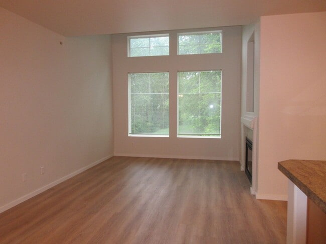 Building Photo - 2 Bedroom 2 Bath Condo in Dupont !!