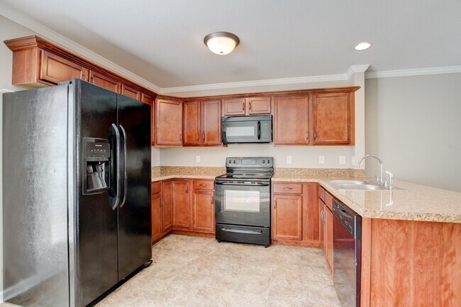 Building Photo - Charming Townhome Close to the Interstate !