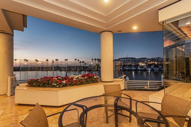 Building Photo - Exquisite Waterfront Gem.