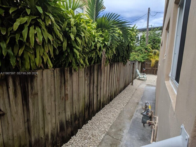 Building Photo - 8125 Hawthorne Ave