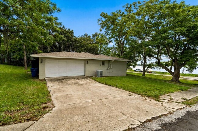 Building Photo - 400 E Silver Star Rd