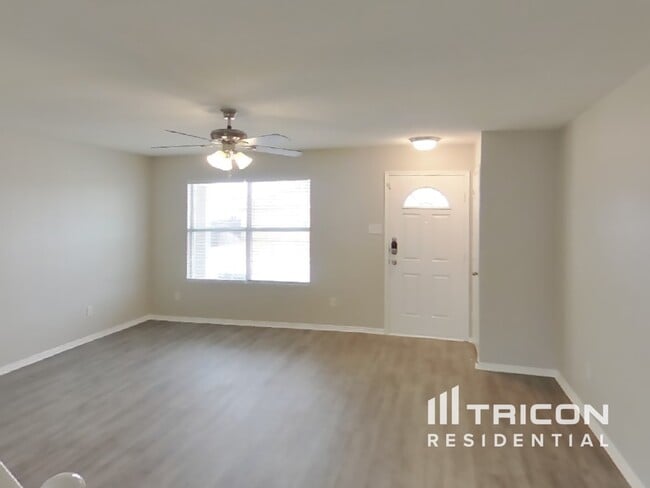 Building Photo - 1601 Vineridge Ln