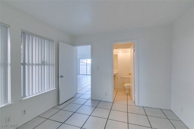 Building Photo - 4012 Grasmere Ave