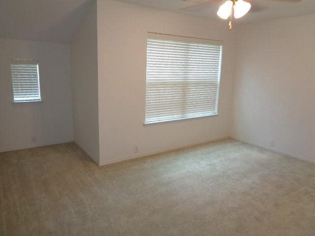Building Photo - 15010 Sugarhollow Dr
