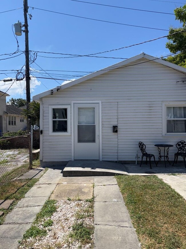 Building Photo - 3944 Clermont Dr