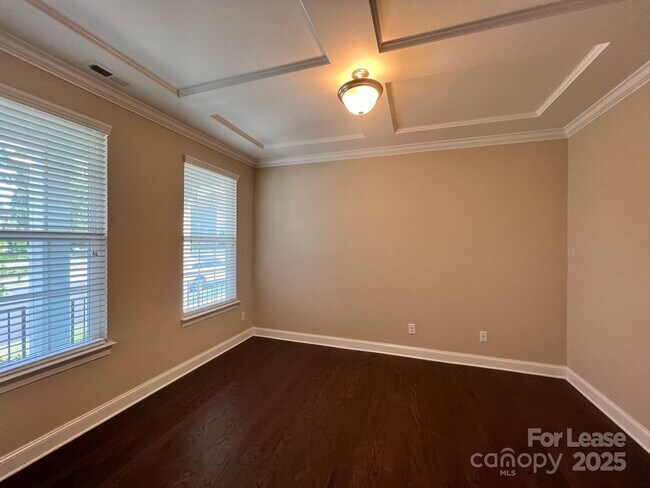 Building Photo - 15531 Laverack Ln