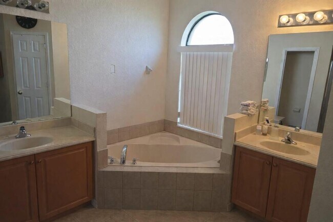 Building Photo - 439 Caraway Dr