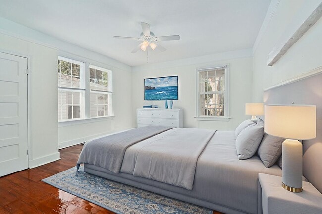 Building Photo - Classic Charleston Home with Modern Comforts!