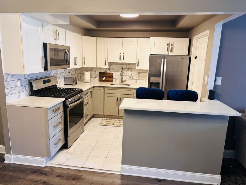 Building Photo - 37 Paerdegat 6th St