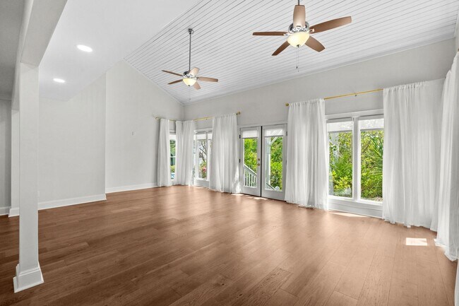 Building Photo - 5704 Woodside Ave