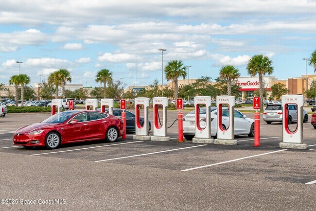 Building Photo - 4351 Silver Lake Dr