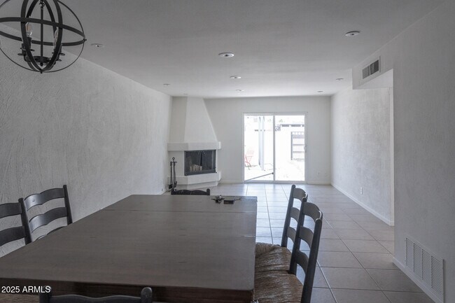 Building Photo - 153 Laguna Dr W