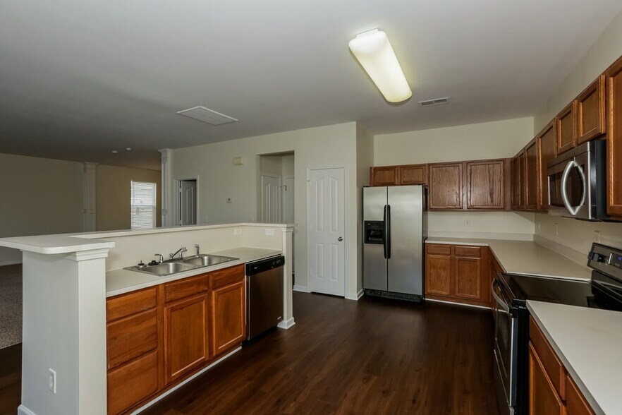 Building Photo - 6731 Sequoia Hills Dr